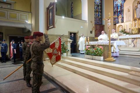 Bp Iwanecki: Życzę wam, abyście cieszyli się szacunkiem i uznaniem społecznym