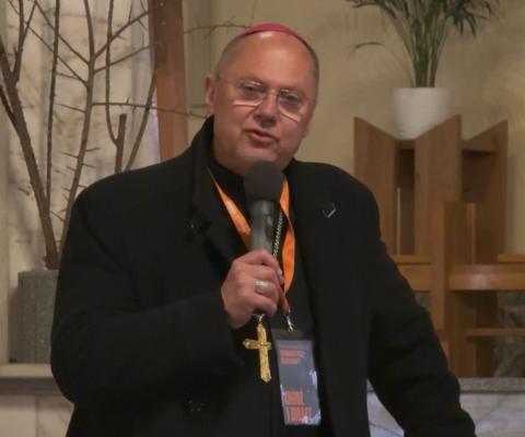 Radość powołania i bycia z młodymi. Bp Oder o odwadze, ciszy i życiowych 