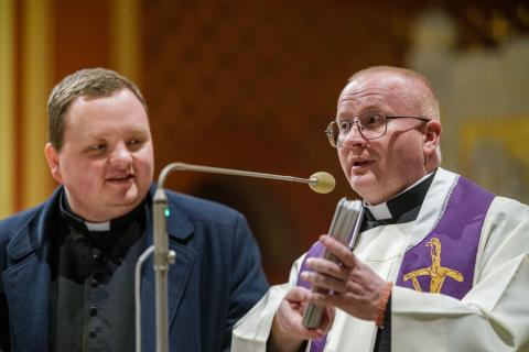 „Idź przez człowieka, a dojdziesz do Boga”. Ks. Kazimierz Tomasiak o „otwartej Ewangelii” w Rusinowicach