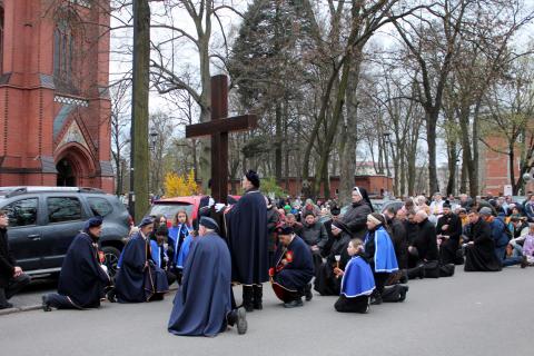 Bp Oder: Idzie z nami Ten, który stanął przy naszych łazarzowych grobach, by tchnąć w nie życie